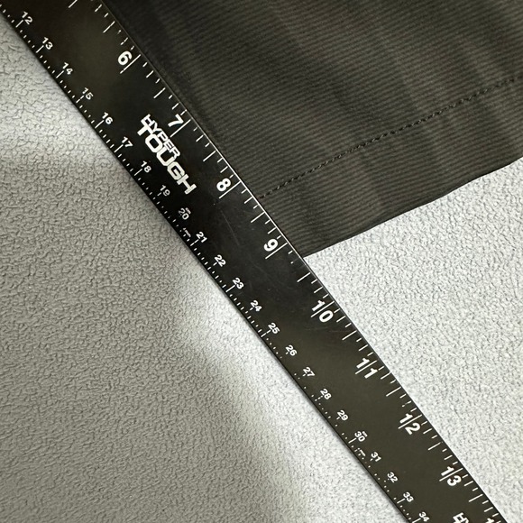 Travis Mathew Golf Short Performance Stretch Regular Fit Black Gray Mens Size 38 - Picture 10 of 14